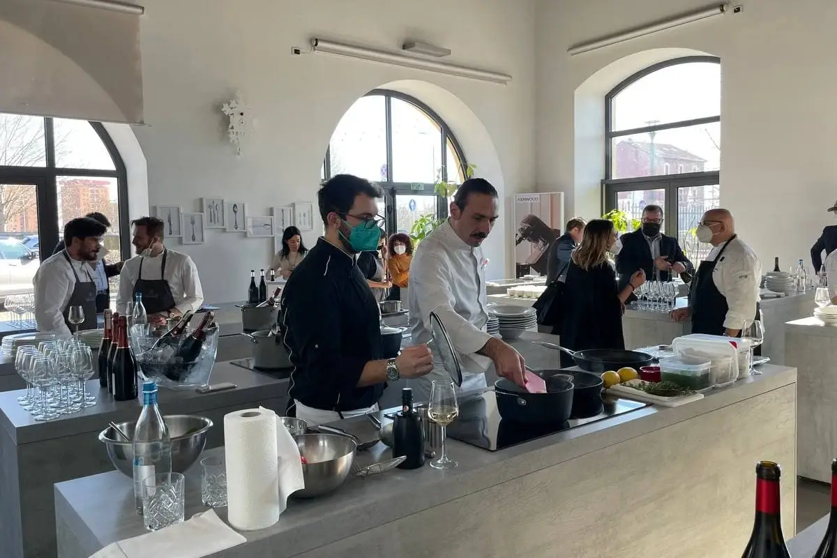 Un momento della presentazione di La Cantina di Milano Prime Alture, &ldquo;La Cantina di Milano&rdquo; in collaborazione coi grandi chef